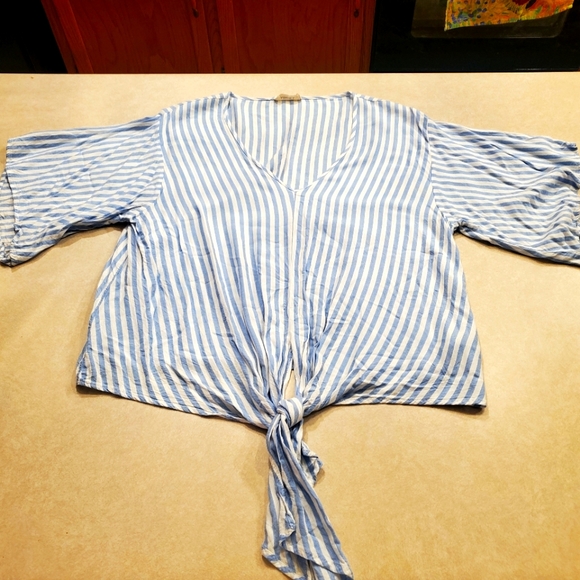 Blue & White Top Size Large - Picture 1 of 3